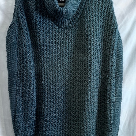 Cozy Green Knit Sweater - Picture 2 of 16